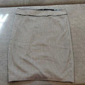 Banana Republic Black and White Houndstooth Pencil Skirt